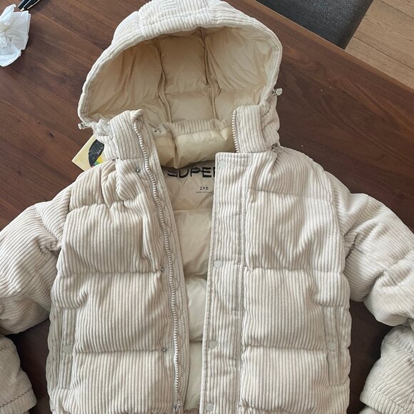 Aritzia Puffer coat - Picture 1 of 4